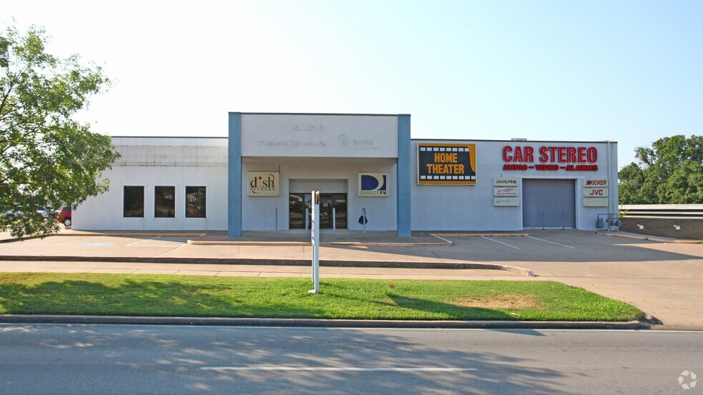More Photos Of 6411 Camp Bowie Blvd, Fort Worth Freestanding For Lease