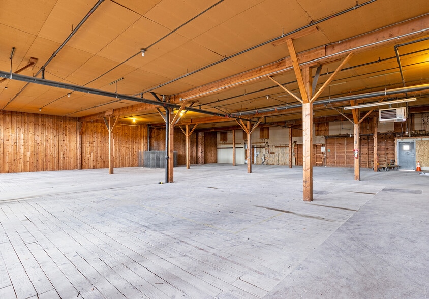 More Photos Of 5422 Shilshole Ave NW, Seattle Distribution For Lease