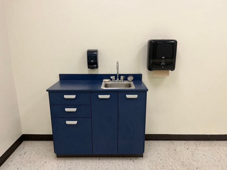 More Photos Of 2651 W 11th Street Rd, Greeley Light Distribution For Sale