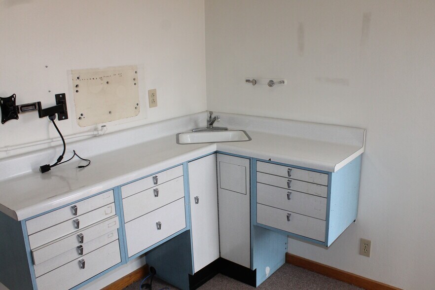 More Photos Of 129 E Locust St, Dekalb Office For Sale