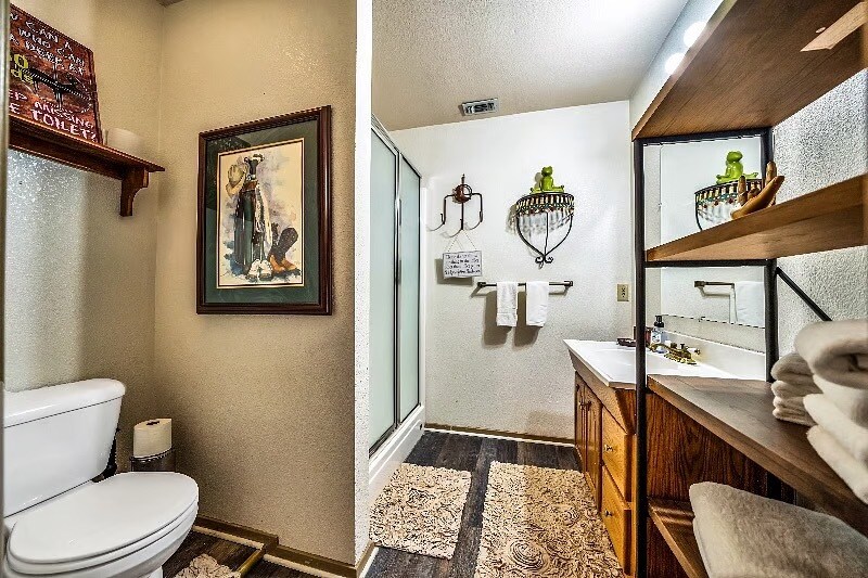 More Photos Of 208 Valley View Dr, Kerrville Lodge Meeting Hall For Sale