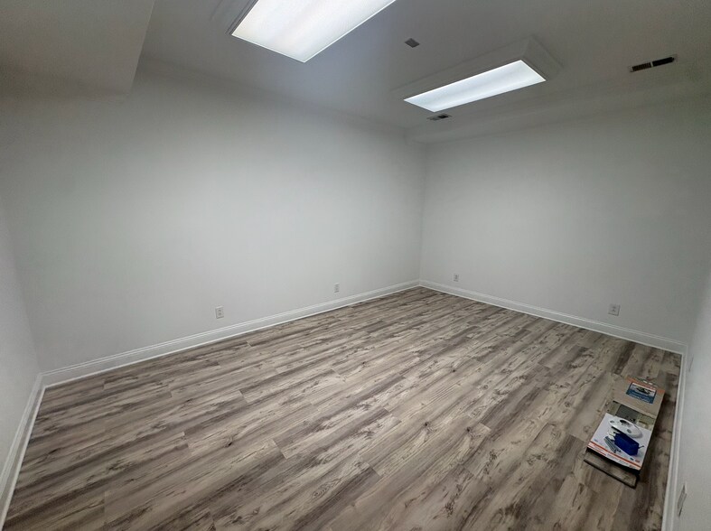 More Photos Of 119-121 Montgomery Ave, Scarsdale Office For Sale