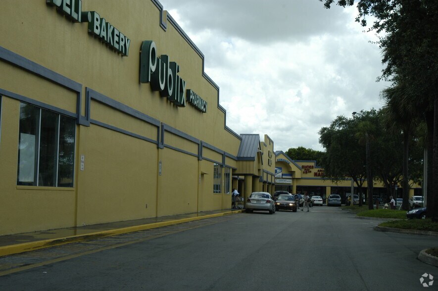 More Photos Of 2414-2490 W 60th St, Hialeah Supermarket For Lease