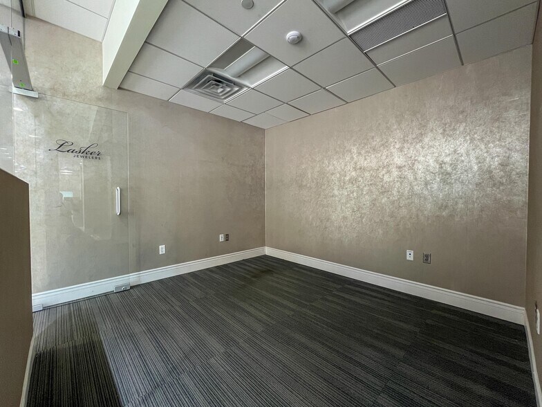 More Photos Of 101 1st Ave SW, Rochester Hotel For Lease