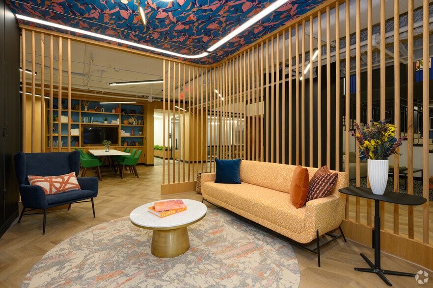 More Photos Of 2000 Pennsylvania Ave NW, Washington Office For Lease