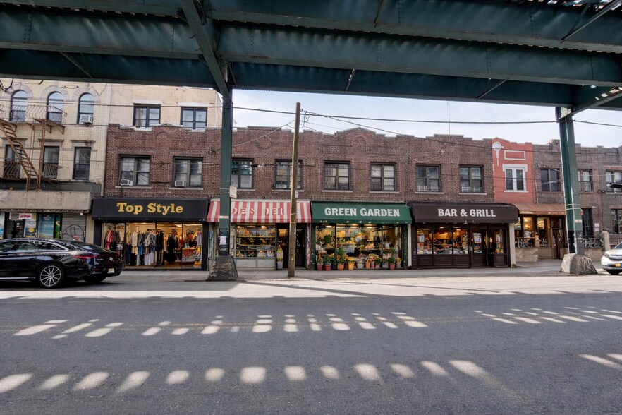 Primary Photo Of 150-158 Crescent St, Brooklyn Flex For Lease