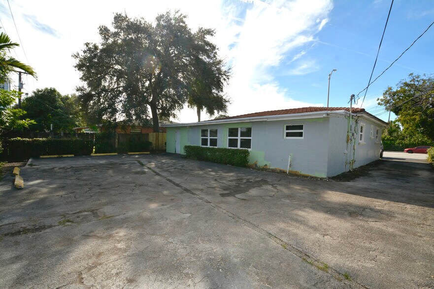 More Photos Of 16921 NE 6th Ave, North Miami Beach Office For Sale