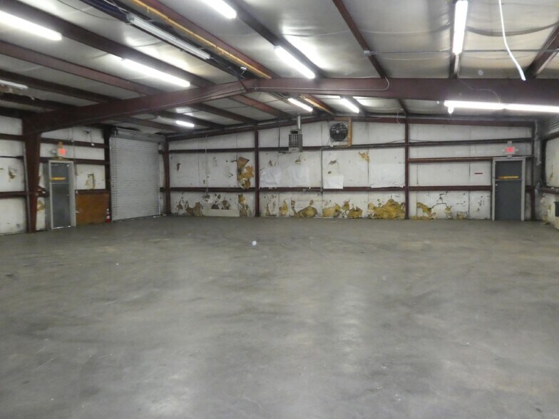 More Photos Of 6217 Enterprise Dr, Knoxville Light Distribution For Lease