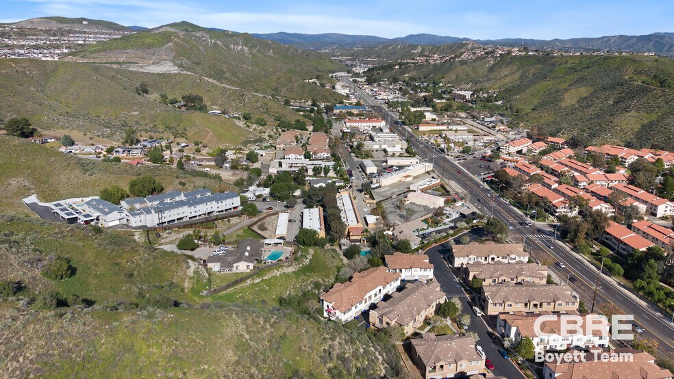 More Photos Of 18046 Beneda Ln, Santa Clarita Apartments For Sale