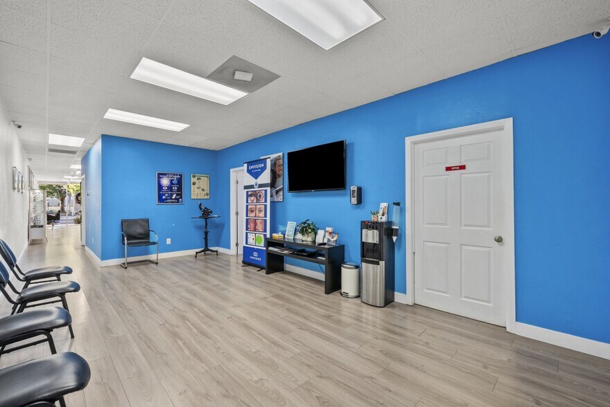 More Photos Of 516 W Lancaster Blvd, Lancaster Freestanding For Lease