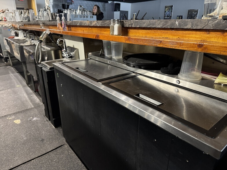 More Photos Of 5038-5044 Lewis Ave, Toledo Freestanding For Sale