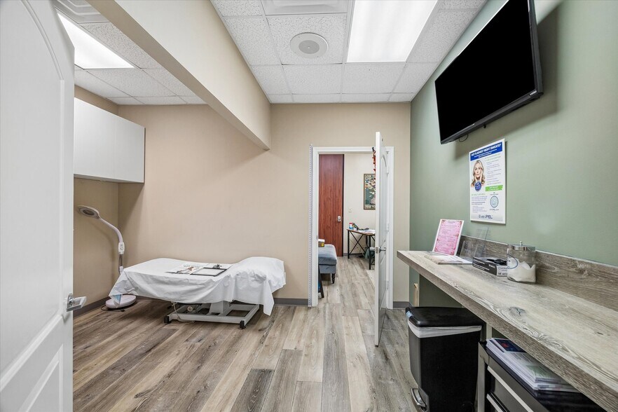 More Photos Of 5119 Fairmont Pky, Pasadena Medical For Lease