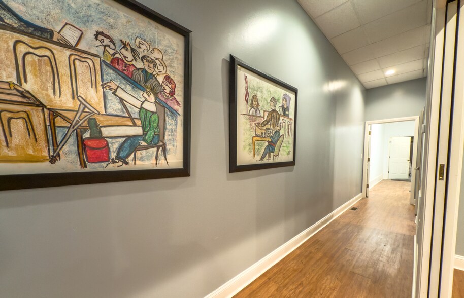 More Photos Of 111 E Main St, Salem Office Residential For Lease