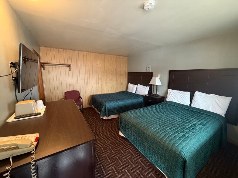 More Photos Of 1102 N Cunningham Ave, Urbana Hospitality For Sale