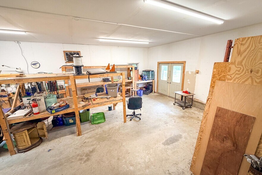 More Photos Of 258 Shunpike Rd, Williston Showroom For Lease
