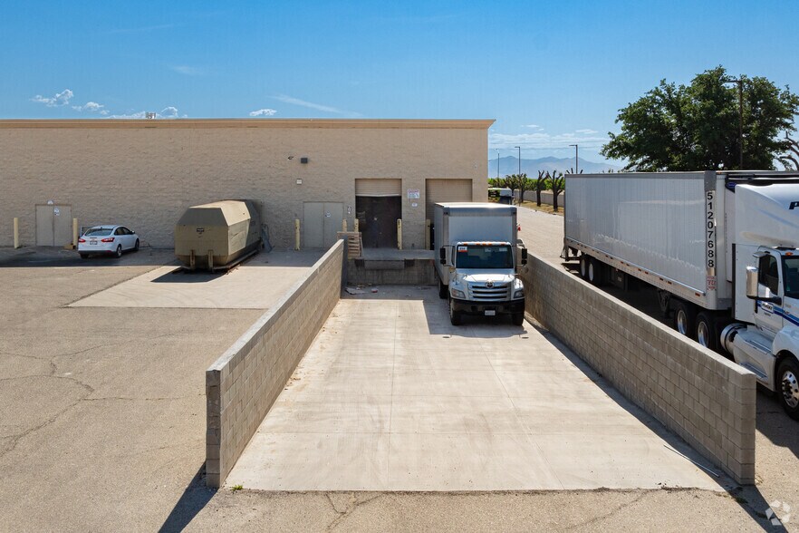 More Photos Of 2270 E El Monte Way, Dinuba Storefront For Lease