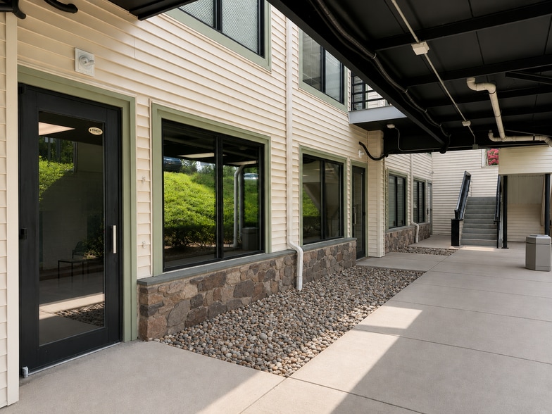 More Photos Of 295 Buck Rd, Holland Office For Lease