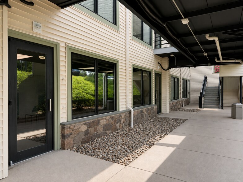 More Photos Of 295 Buck Rd, Holland Office For Sale