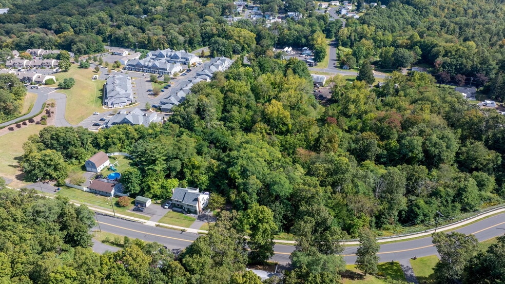 More Photos Of 985 Hartford Tpke, Vernon Service For Lease