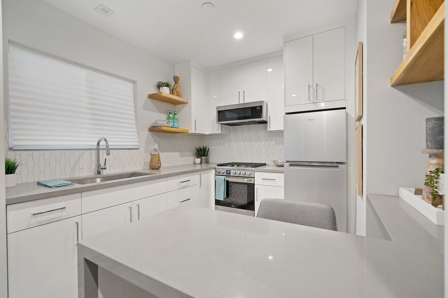 More Photos Of 14724 Inglewood Ave, Lawndale Apartments For Sale