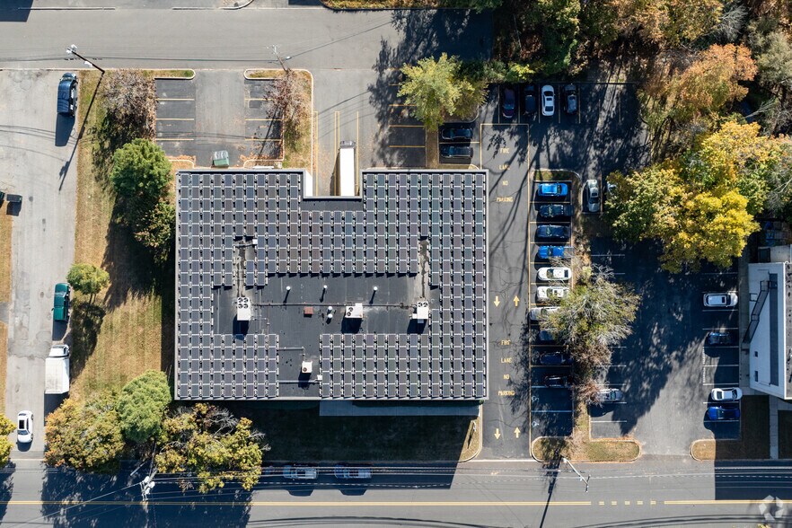 More Photos Of 190 Veterans Dr, Northvale Distribution For Lease