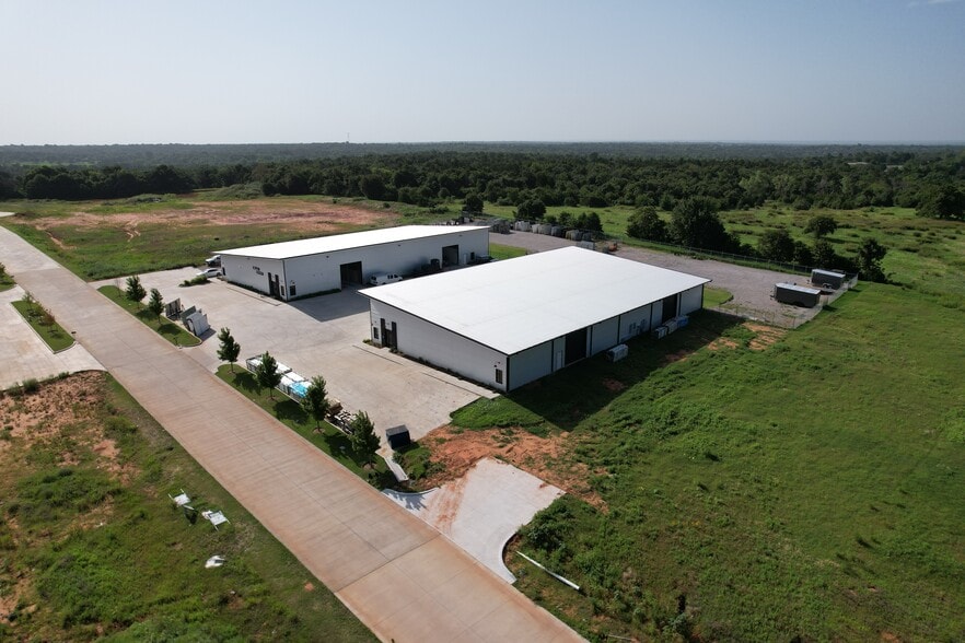 More Photos Of 1577 Freedom Market Pl, Edmond Warehouse For Lease