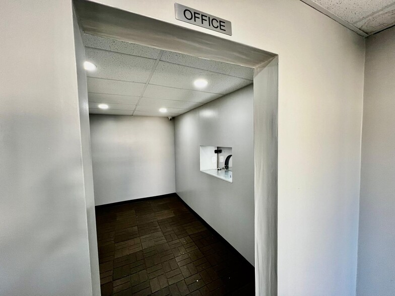 More Photos Of 6450 E Hancock St, Detroit Warehouse For Sale