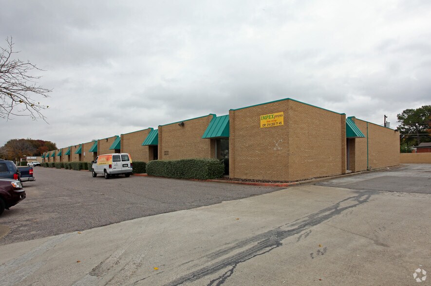 More Photos Of 10024-10052 Monroe Dr, Dallas Showroom For Lease