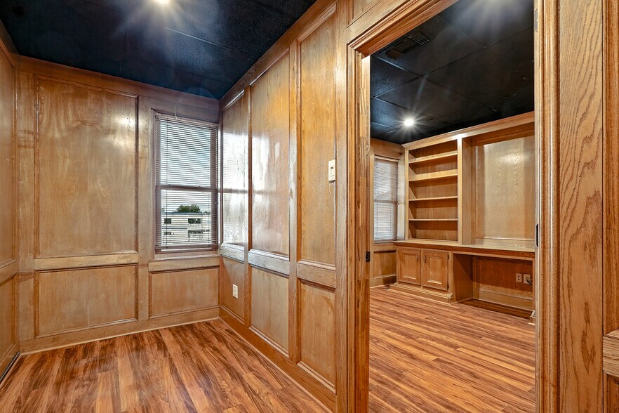 More Photos Of 441 Butternut St, Abilene Office For Sale