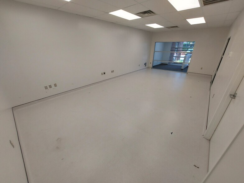 More Photos Of 625 Hutton St, Raleigh Showroom For Lease