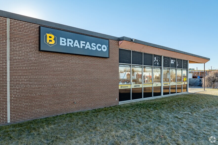 More Photos Of 75 City View Dr, Toronto Industrial For Sale