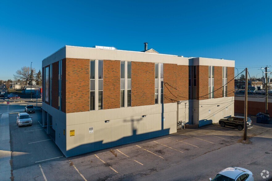 More Photos Of 4015 17th Ave SE, Calgary Medical For Lease