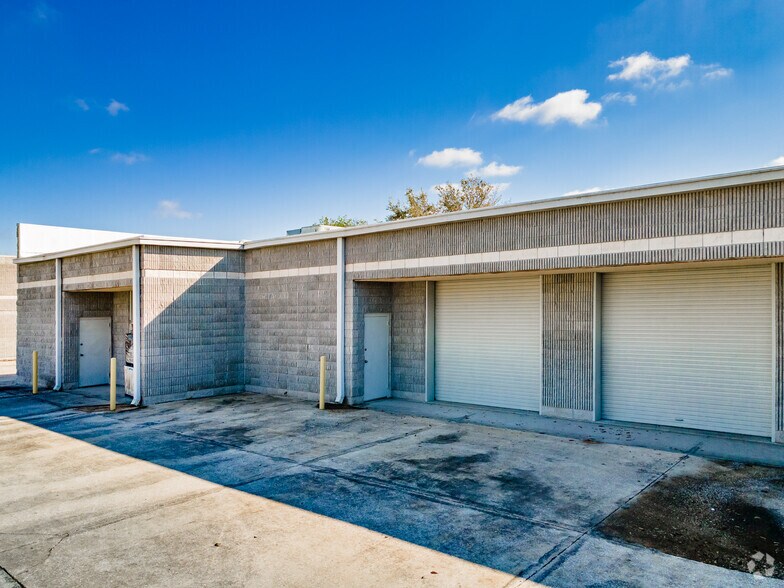 More Photos Of 8507 Benjamin Rd, Tampa Unknown For Lease
