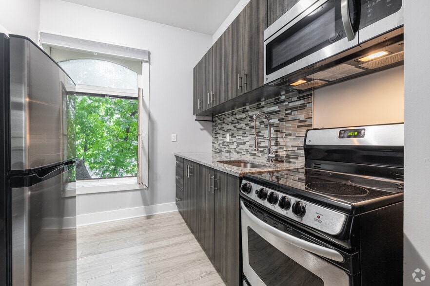 More Photos Of 245 Laurier Av E, Ottawa Apartments For Sale