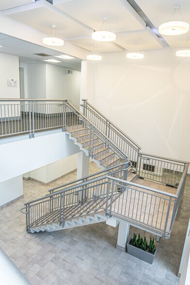 More Photos Of 3733 University Blvd W, Jacksonville Office For Lease