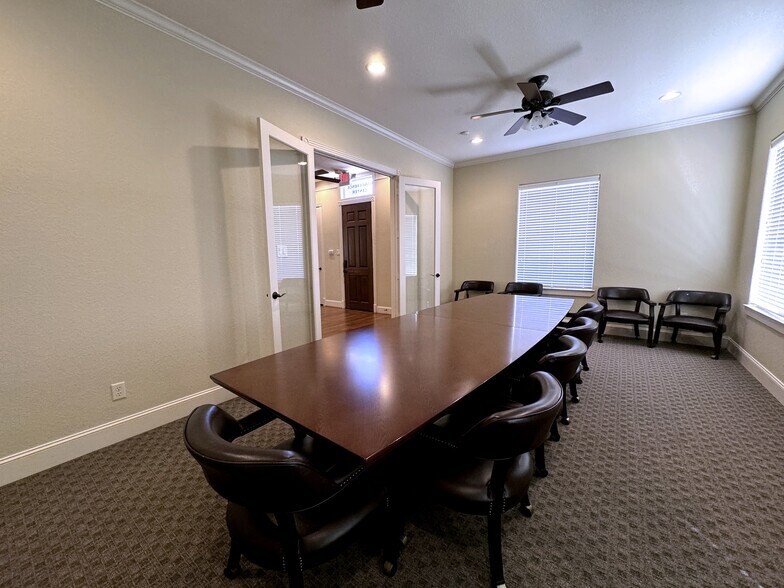 More Photos Of 11601 Spring-cypress Rd, Tomball Unknown For Lease