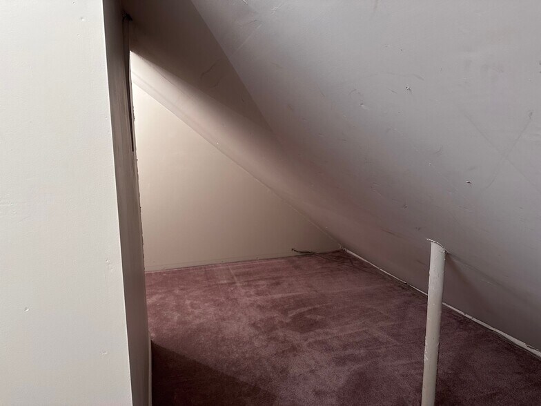 More Photos Of 125-135 Eagles Walk, Stockbridge Loft Creative Space For Lease