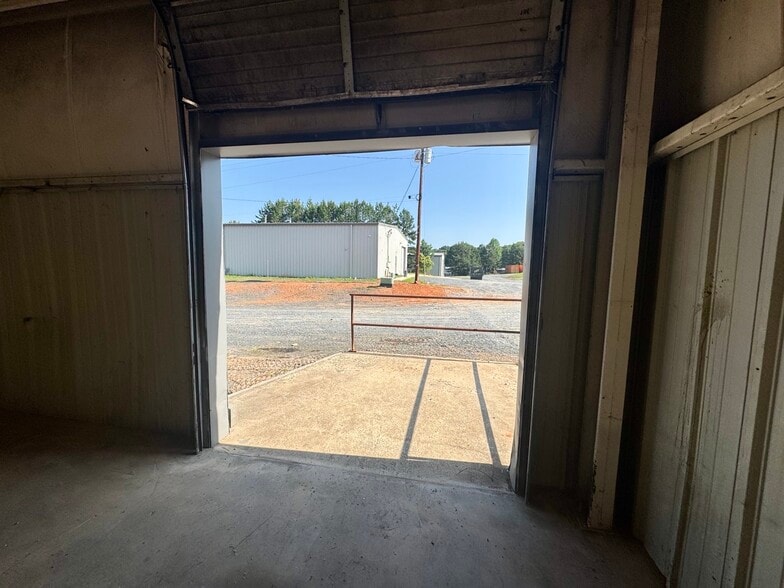 More Photos Of 2454 N Fayetteville St, Asheboro Warehouse For Lease