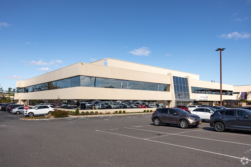More Photos Of 70 Charles Lindbergh Blvd, Uniondale Medical For Lease