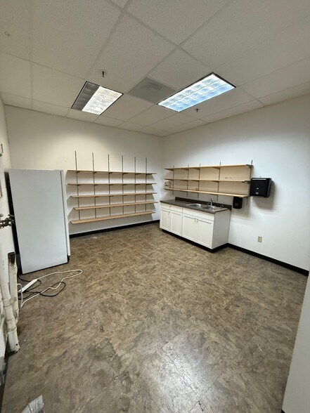 More Photos Of 1130-1148 Wallace Rd NW, Salem Supermarket For Lease