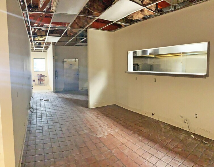 More Photos Of 5512-5530 Van Nuys Blvd, Sherman Oaks Restaurant For Lease