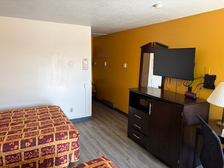 More Photos Of 100 5th St, Adair Hotel For Sale
