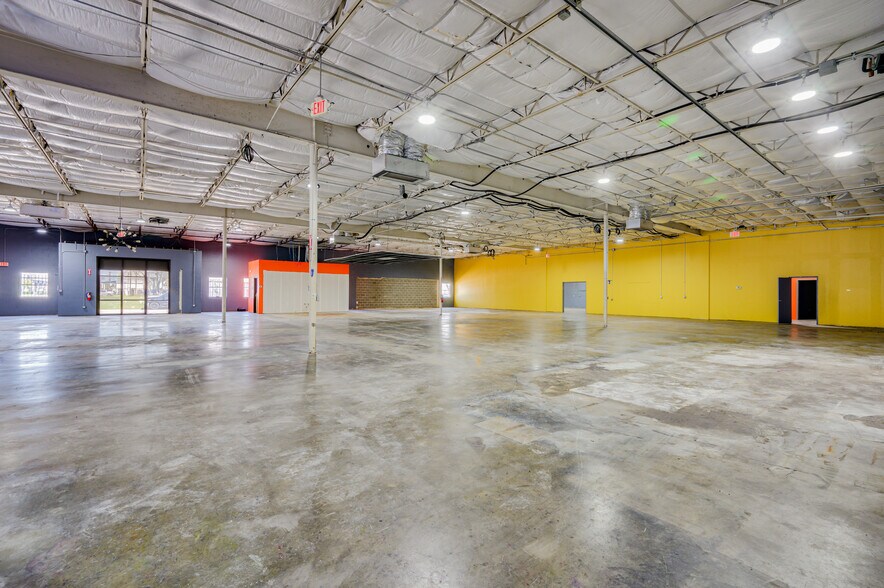 More Photos Of 3300 Lawnwood St, Fort Worth Warehouse For Sale