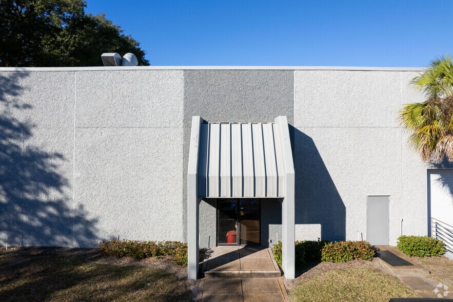 More Photos Of 9410 Parker Ave, Jacksonville Warehouse For Lease