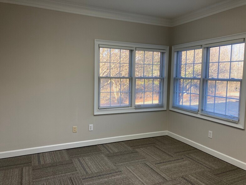 More Photos Of 555 Sun Valley Dr, Roswell Medical For Lease