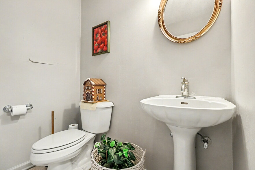 More Photos Of 20049 Jefferson Davis Hwy, Ruther Glen General Retail For Sale