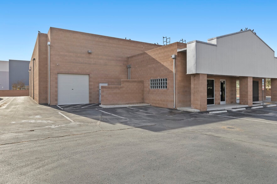 More Photos Of 2781 N Lamb Blvd, Las Vegas Distribution For Lease