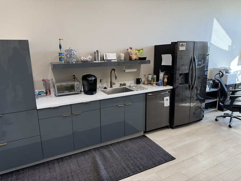 More Photos Of 116 Mill St, Fenton Medical For Sale