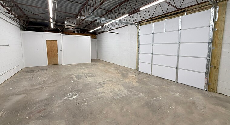 More Photos Of 232 Jersey Ave, Virginia Beach Light Distribution For Lease