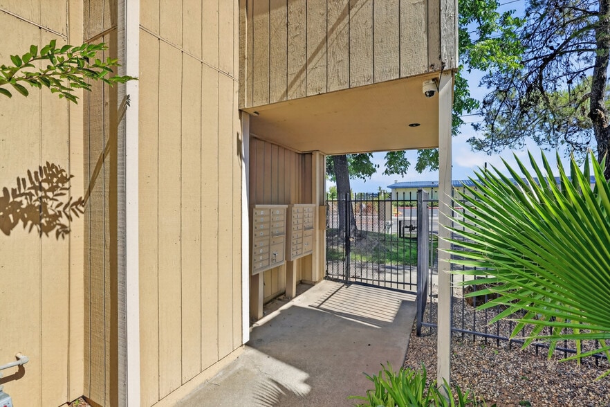 More Photos Of 2330 Hurley Way, Sacramento Apartments For Sale
